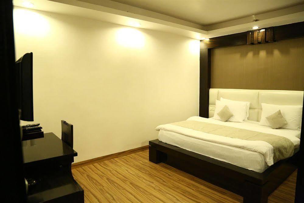 Hotel Elegance New Delhi Exterior foto